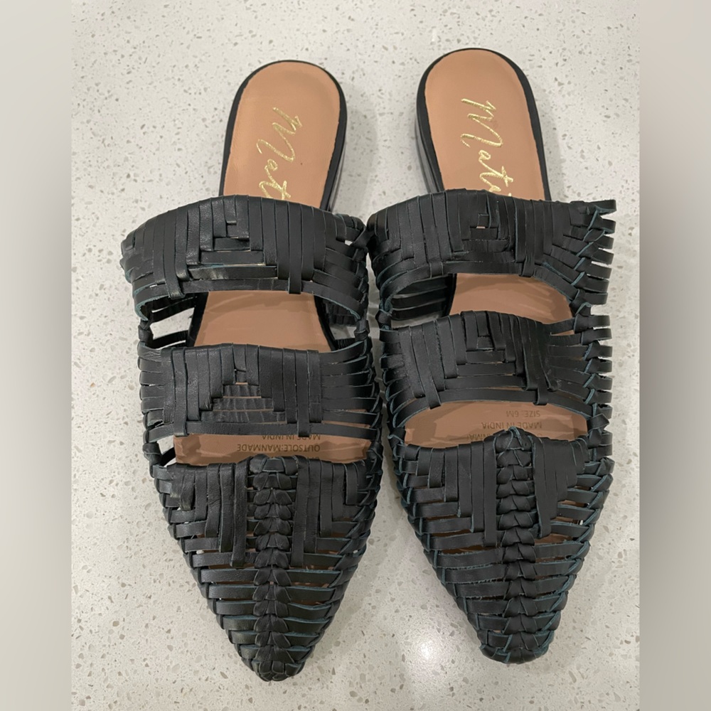 Matisse Footwear - East End - Black leather woven mules. Size 6. NWT